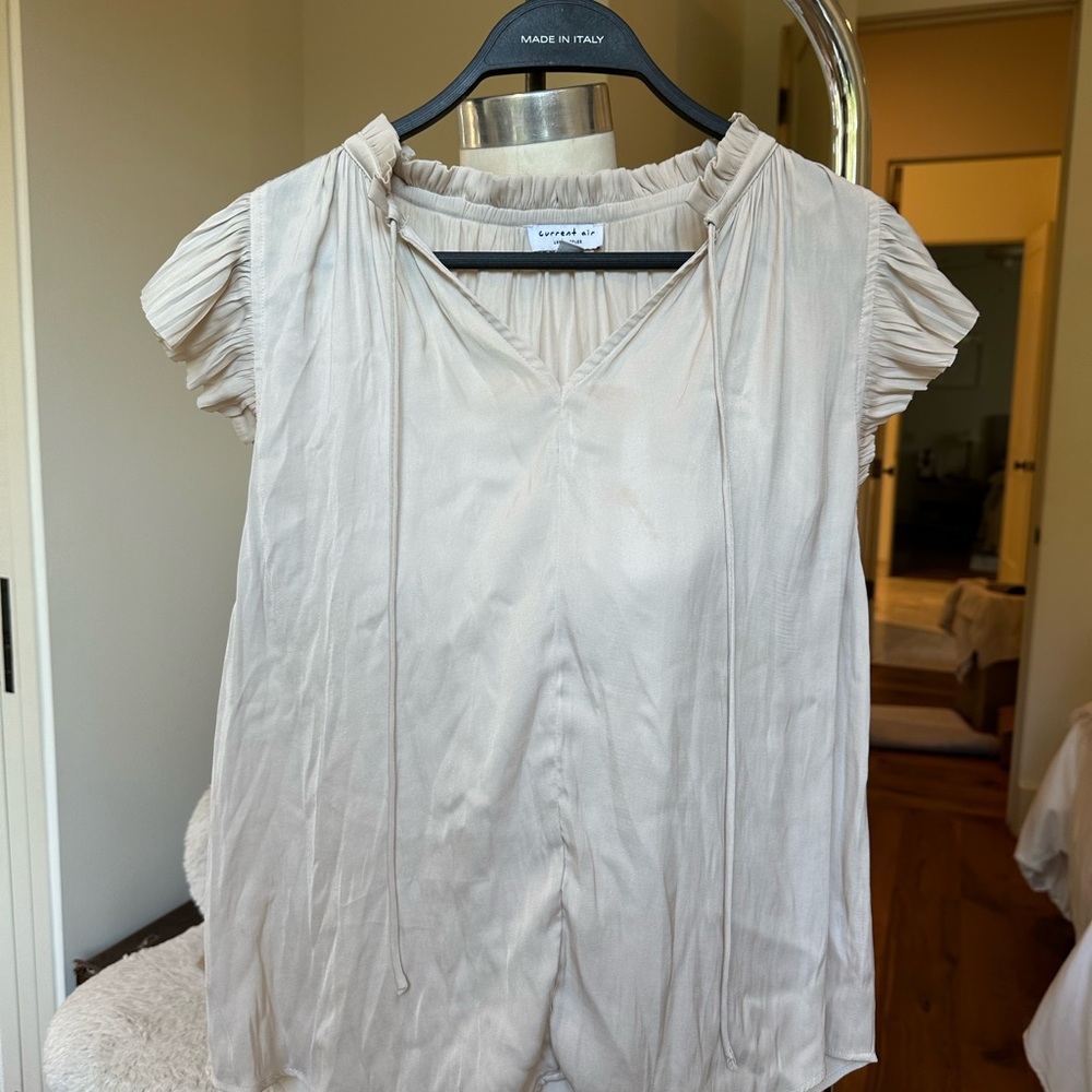 Current Air Cream Pleated Cap Sleeve Blouse